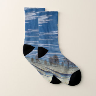 Winterlandschaft in Mondlicht-Socken von Farrer Socken
