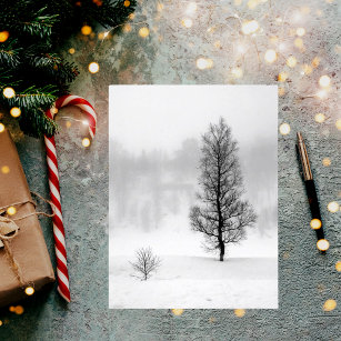 Winterlandschaft mit Baum im Nebel Postkarte