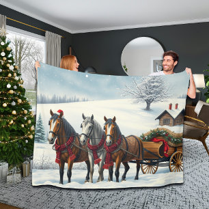 Winterlandschaft mit Pferden und Hütten Fleecedecke