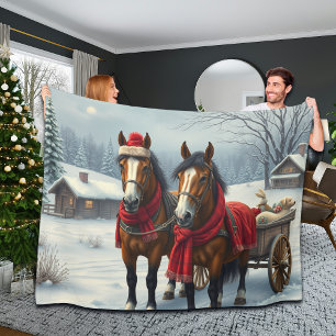 Winterlandschaft mit Pferden und Hütten Fleecedecke