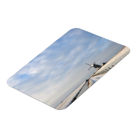 Winterlandschaft mit Schnee und Windmühle in Holla Magnet (Linke Seite)