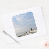 Winterlandschaft mit Schnee und Windmühle in Holla Quadratischer Aufkleber (Umschlag)