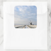 Winterlandschaft mit Schnee und Windmühle in Holla Quadratischer Aufkleber (Tasche)