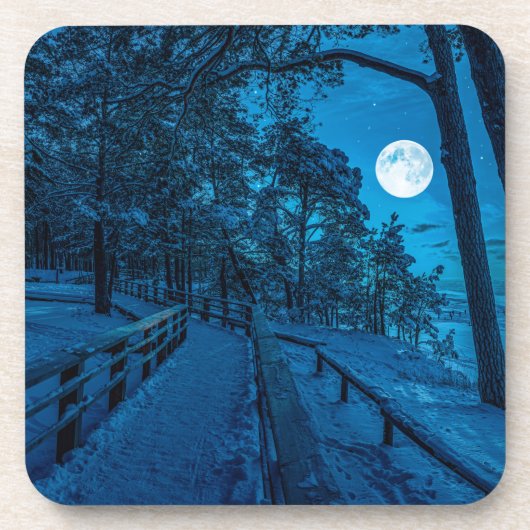 Winterlandschaft mit schneebedecktem Pinienwald Getränkeuntersetzer (Vorderseite)