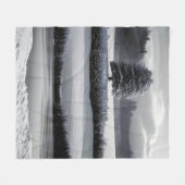 Winterlandschaft und Baum, Schwarz und Weiß - Kuns Fleecedecke (Vorderseite (Horizontal))