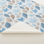 winterliche Blätter in zartem Frost überzogen Sherpadecke (3/4)