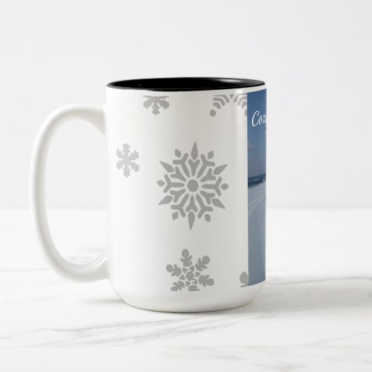 Winterliche Kaffeetassen mit Schnee (Links)