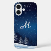 Winterliche Schneeszene mit blauem Monogramm Case-Mate iPhone Hülle (Rückseite)