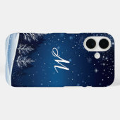 Winterliche Schneeszene mit blauem Monogramm Case-Mate iPhone Hülle (Rückseite (Horizontal))