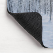 Winterliches Sonnenlicht im stillen Birkenwald Mousepad (Ecke)