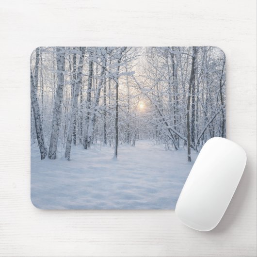 Winterliches Sonnenlicht im stillen Birkenwald Mousepad (Mit Mouse)