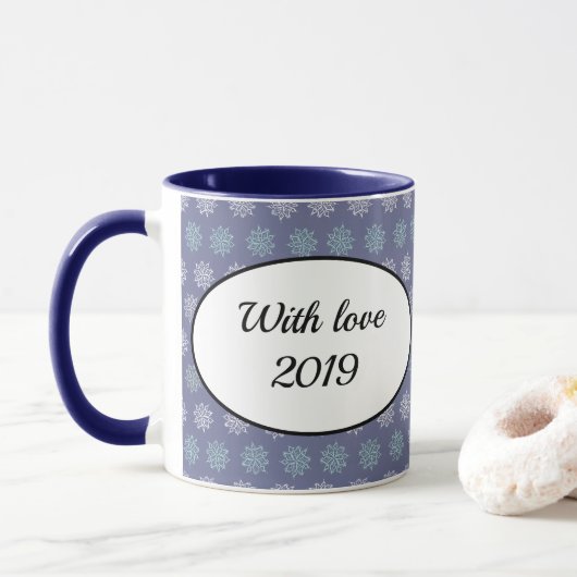 Wintermuster Blau und Weiße Schneeflocken Tasse (Mit Donut)