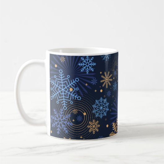 Winternacht: Blaues Schneeflockenmuster. Kaffeetasse (Links)