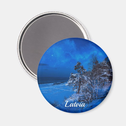 Winternacht mit schneebedeckten Kiefern in Lettlan Magnet (Vorderseite/Rückseite)