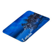 Winternacht mit schneebedeckten Kiefern in Lettlan Magnet (Linke Seite)