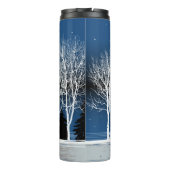 Winternachtslandschaft. Gemütliches Haus, verschie Thermosbecher (Rückseite)
