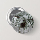 Winternaturfotografie von Snowy Pine Branch Button (Vorne & Hinten)