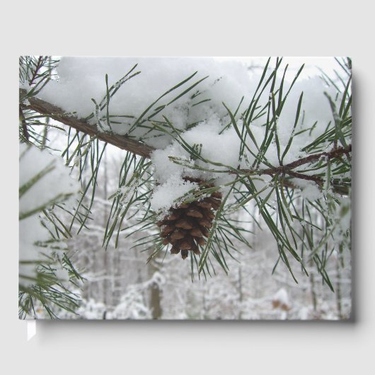 Winternaturfotografie von Snowy Pine Branch Gästebuch (Vorderseite)