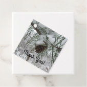 Winternaturfotografie von Snowy Pine Branch Geschenkanhänger (Beispiel)