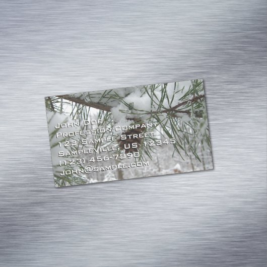 Winternaturfotografie von Snowy Pine Branch Magnetische Visitenkarte (Beispiel)