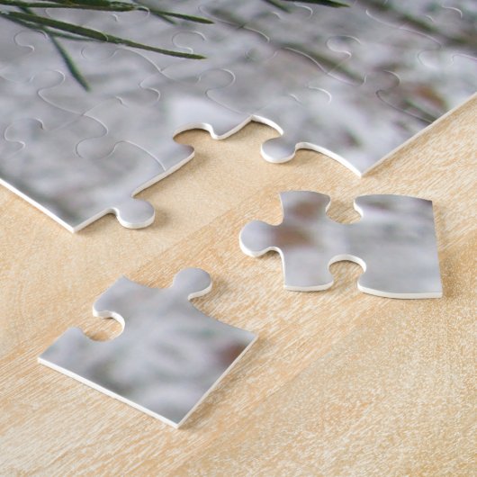 Winternaturfotografie von Snowy Pine Branch Puzzle (Seite)
