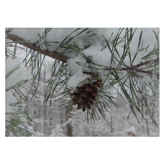 Winternaturfotografie von Snowy Pine Branch Schneidebrett (Vorderseite)