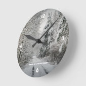 Winterreise durch das Wald Runde Wanduhr (Winkel)