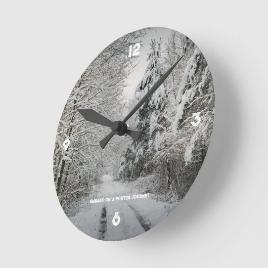 Winterreise durch das Wald Runde Wanduhr (Winkel)