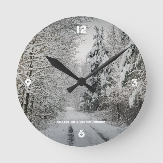 Winterreise durch das Wald Runde Wanduhr (Vorderseite)