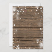 Winterrustikale Holzbalken beleuchten die Bar Einladung (Rückseite)