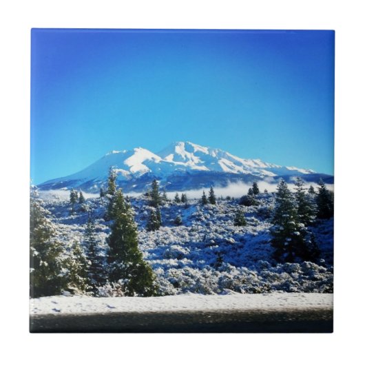 Winterschnee am Berg Shasta, CA Fliese (Vorderseite)