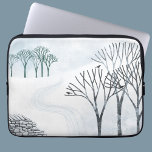 Winterschnee Landschaft Kunst Laptopschutzhülle<br><div class="desc">Eine schneebedeckte Winterlandschaft mit Bäumen und einer trockenen Steinmauer. Originelle Kunst von Nic Squirrell.</div>
