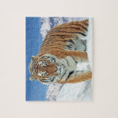 Winterschnee-Tiger-Berge Tierart Puzzle (Vertikal)