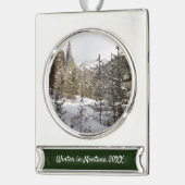 Winterschneebergszene in Montana Banner-Ornament Silber (Links)