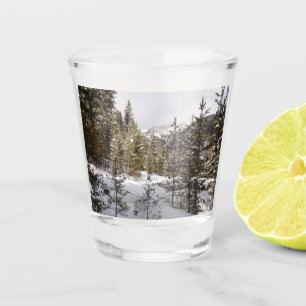 Winterschneebergszene in Montana Schnapsglas