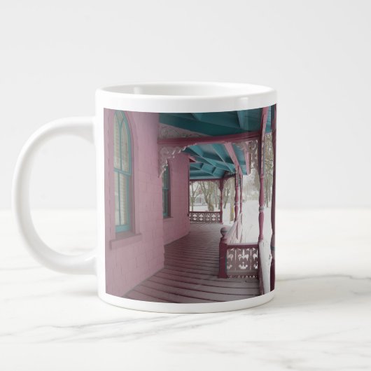 Winterschneefall auf rosa Porch - Martha's Vineyar Jumbo-Tasse (Links)
