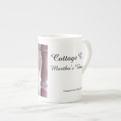 Winterschneefall auf rosa Porch - Martha's Vineyar Porzellantasse (Vorderseite Rechts)