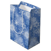 Winterschneeflocken auf blau mittlere geschenktüte (Rückseite Schrägansicht)
