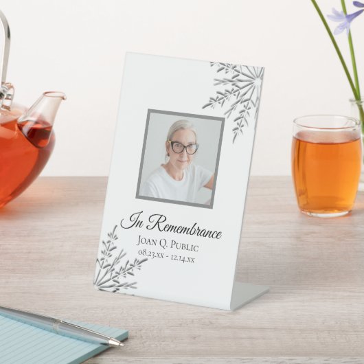 Winterschneeflocken Feier zur Beerdigung des Leben Sockelschild (In SItu)