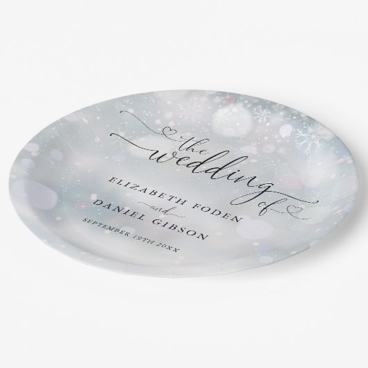 Winterschneeflocken Herzensskripte Hochzeit Pappteller (Schrägansicht)