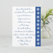 Winterschneeflocken in Blue Wedding Einladung (Stehend Vorderseite)
