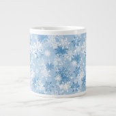 Winterschneeflocken-Muster in Blau Jumbo-Tasse (Vorderseite)