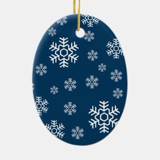 Winterschneeflocken Oval Foto Ornament (Hinten)