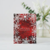 Winterschneeflocken Rote Feier Save the Date Ankündigungspostkarte (Stehend Vorderseite)