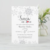 Winterschneeflocken Schnee in der Liebe Brautparty Einladung (Stehend Vorderseite)