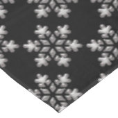 Winterschneeflocken Schwarz-Weiß-Weihnachtsschnee Tischdecke (Schrägansicht)
