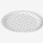 Winterschneeflocken und Punktmuster Pappteller (Schrägansicht)