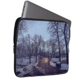 Winterschneepark im Abend Laptopschutzhülle (Vorne Rechts)