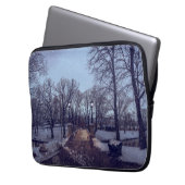 Winterschneepark im Abend Laptopschutzhülle (Vorderseite Links)