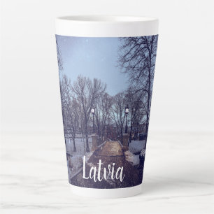 Winterschneepark im Abend Milchtasse